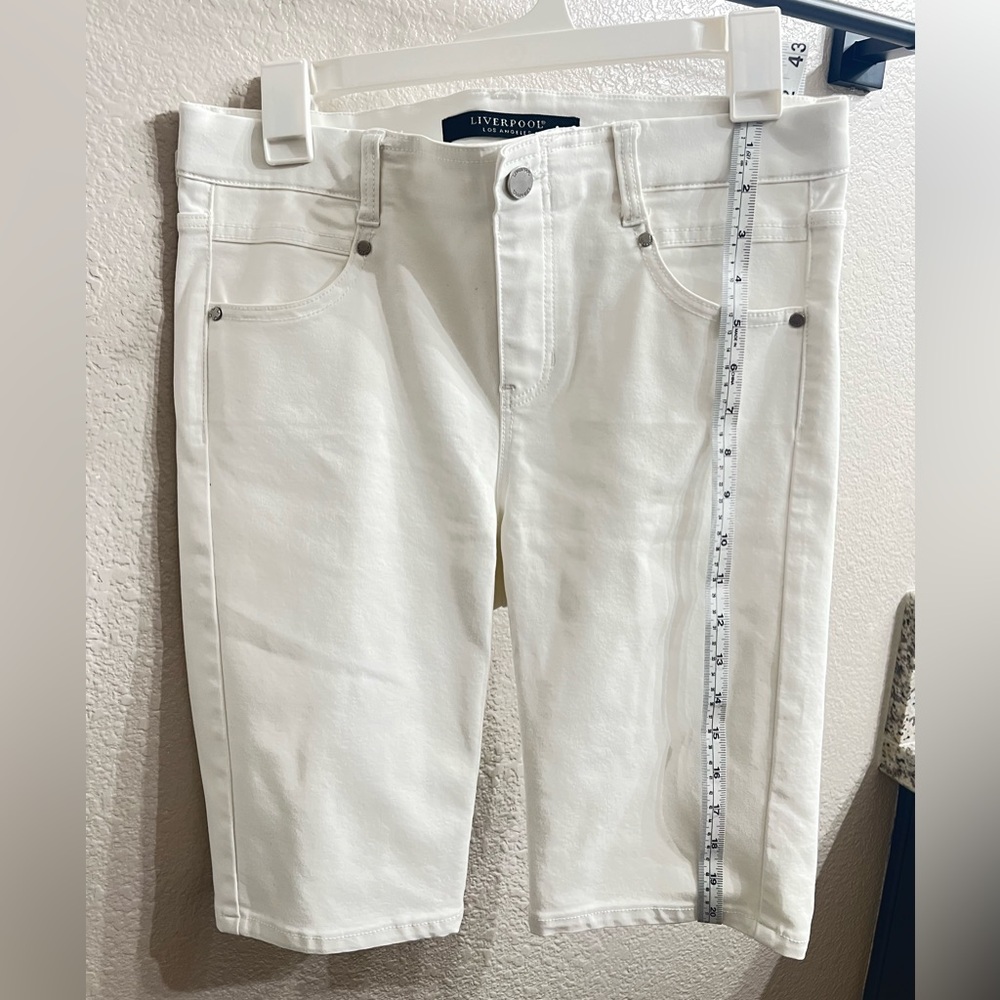 White Bermuda shorts size 6 Liverpool
